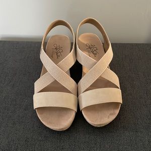 Life Strides nude low wedge sandal 6.5